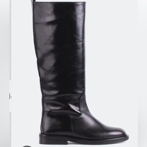 Tall Black Leather Riding Boot l’intervalle
